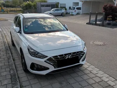 Gebraucht Hyundai i30 Select 160 PS (117 kW) 2022 Weiß Kombi