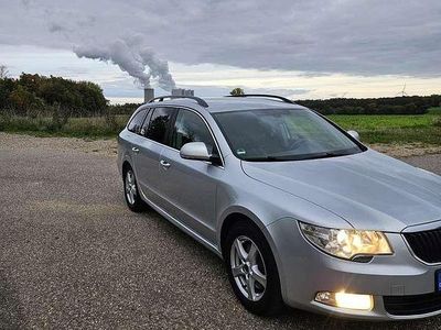 Gebraucht Skoda Superb Family 140 PS (102 kW) 2011 Kombi