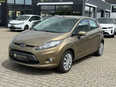 Gebraucht Ford Fiesta Trend 82 PS (60 kW) 2011 Gold Limousine