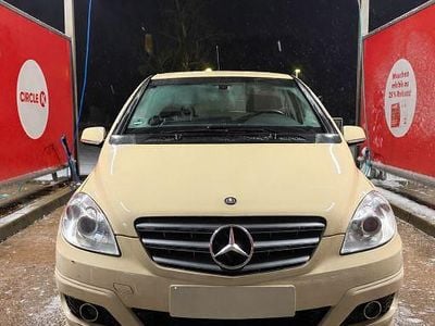 Beige Gebraucht 2008 Mercedes B180 Van / Kleinbus | 4.850 € (Guter Preis)