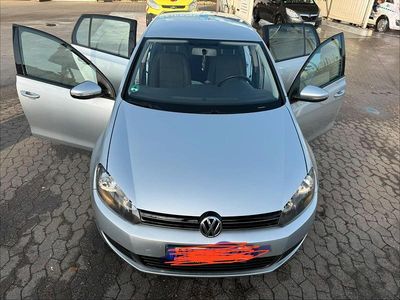Gebraucht VW Golf 102 PS (75 kW) 2010 Silber Limousine