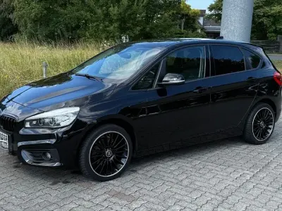 Gebraucht BMW 220 Active Tourer Advantage 192 PS (141 kW) 2017 Schwarz Van / Kleinbus