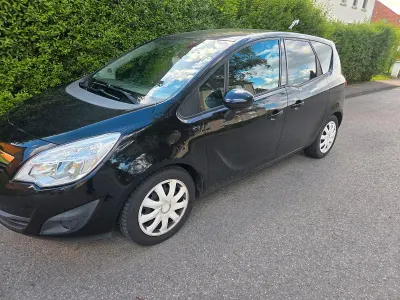 Gebraucht Opel Meriva 101 PS (74 kW) 2011 Schwarz Van / Kleinbus