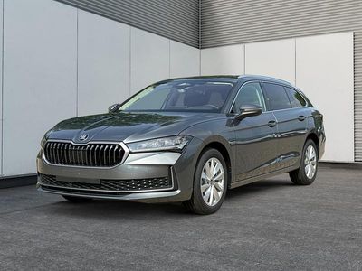 Graphitegrau metallic Neu 2025 Skoda Superb Selection Kombi | 44.869 € (Superpreis)
