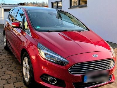 Rot Gebraucht 2018 Ford S-MAX S Van / Kleinbus | 19.888 € (Fairer Preis)