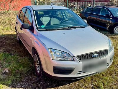 Gebraucht Ford Focus 100 PS (73 kW) 2005 Gelb Limousine