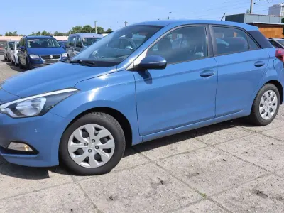 Gebraucht Hyundai i20 Classic 84 PS (61 kW) 2018 Morning blue / sol Kleinwagen