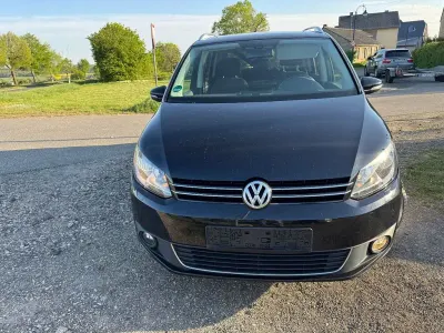 Gebraucht VW Touran Cup 140 PS (102 kW) 2014 Schwarz Van / Kleinbus