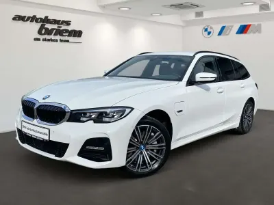Gebraucht BMW 330e M Sport 292 PS (214 kW) 2022 Alpinweiß uni Kombi