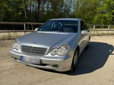 Second-hand Mercedes C220 Classic 143 CP (105 kW) 2000 Argintiu Berlinǎ