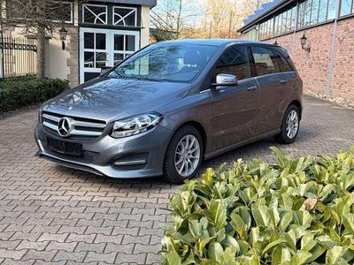Gebraucht Mercedes B180 Style 122 PS (89 kW) 2015 Grau Van / Kleinbus