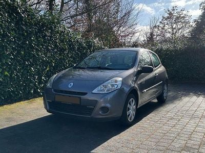 Gebraucht Renault Clio IV 75 PS (55 kW) 2012 Grau Limousine