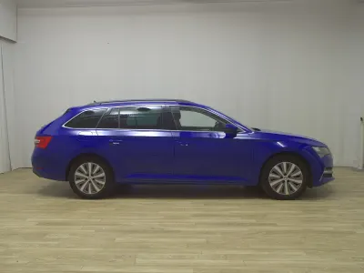 Używany Skoda Superb Ambition 218 KM (160 kW) 2021 Niebieski Kombi