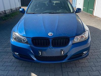 Gebraucht BMW 320 177 PS (130 kW) 2008 Blau Kombi