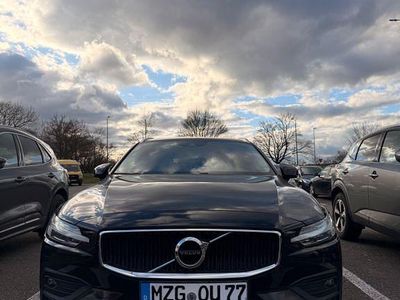 Gebraucht Volvo V60 Momentum 190 PS (139 kW) 2018 Schwarz Kombi