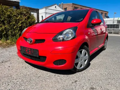 Second-hand Toyota Aygo Cool 68 CP (50 kW) 2009 Roșu Hatchback