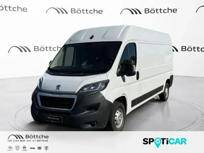 Gebraucht Peugeot Boxer 165 PS (121 kW) 2022 Lackierung weiss icy/deckende lackierung Van