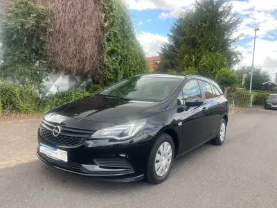 Gebraucht Opel Astra Selection 95 PS (69 kW) 2017 Schwarz Kombi