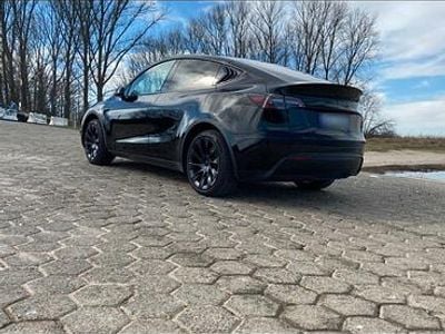 Second-hand Tesla Model Y RWD 250 kW (340 CP) 2023 Negru SUV