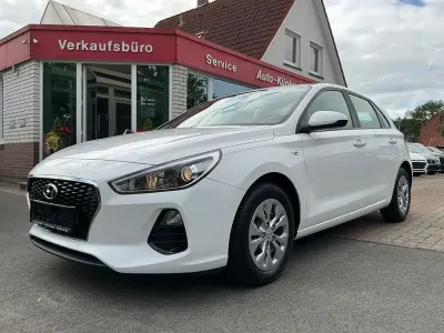 Gebraucht Hyundai i30 Pure 101 PS (74 kW) 2017 Polar white Limousine