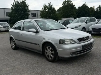 Gebraucht Opel Astra 101 PS (74 kW) 2003 Silber Limousine