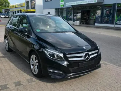 Gebraucht Mercedes B180 109 PS (80 kW) 2015 Schwarz Kleinwagen