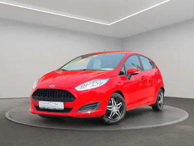 Gebraucht Ford Fiesta Trend 82 PS (60 kW) 2013 Rot Limousine