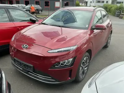 Gebraucht Hyundai Kona Trend 100 kW (136 PS) 2022 Rot SUV