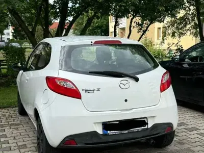 Gebraucht Mazda 2 Inclusive 86 PS (63 kW) 2009 Weiß Kleinwagen