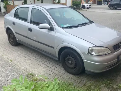Gebraucht Opel Astra 101 PS (74 kW) 2001 Silber Limousine