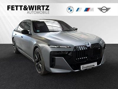 Gebraucht BMW M760e M Sport 571 PS (419 kW) 2025 Bmw individual frozen pure grey metallic Limousine