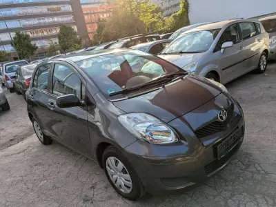 Gebraucht Toyota Yaris Basis 69 PS (50 kW) 2009 Grau Kleinwagen