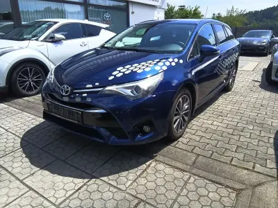 Gebraucht Toyota Avensis Edition-S 143 PS (105 kW) 2016 Dark blue mica Kombi
