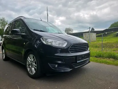 Gebraucht Ford Tourneo Courier 75 PS (55 kW) 2016 Schwarz Van / Kleinbus
