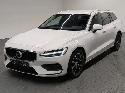 Gebraucht Volvo V60 Momentum 190 PS (139 kW) 2020 Solidweiss Kombi