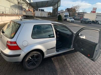 Gebraucht VW Golf 90 PS (66 kW) 2002 Silber Coupé