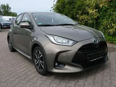 Gebraucht Toyota Yaris Hybrid Club 92 PS (67 kW) 2020 Oxide bronze Kleinwagen