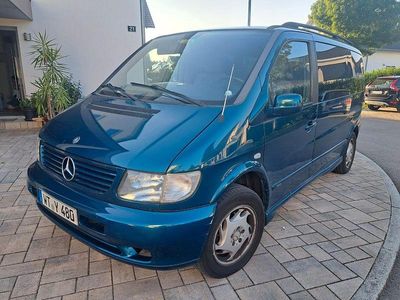 Mercedes V220
