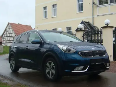 Używany Kia Niro Spirit 105 KM (77 kW) 2018 Niebieski SUV