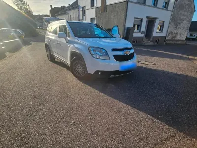 Gebraucht Chevrolet Orlando 163 PS (119 kW) 2011 Weiß Van / Kleinbus