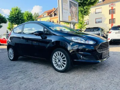 Gebraucht Ford Fiesta Trend 101 PS (74 kW) 2014 Schwarz Kleinwagen