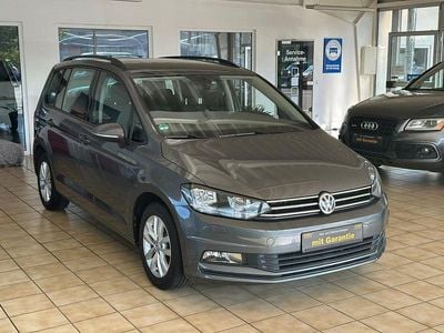 Grau Gebraucht 2016 VW Touran Van / Kleinbus | 11.999 € (Guter Preis)