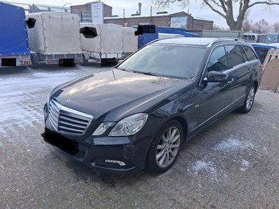 Schwarz Gebraucht 2010 Mercedes E300 Kombi | 5.000 €