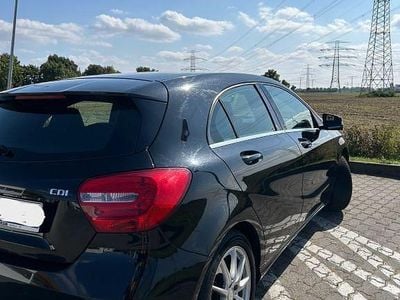 Gebraucht Mercedes A180 Urban 109 PS (80 kW) 2014 Schwarz Limousine