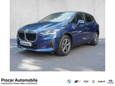 Gebraucht BMW 220 Active Tourer Luxury Line 156 PS (114 kW) 2023 Blau Van / Kleinbus