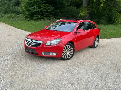 Gebraucht Opel Insignia 160 PS (117 kW) 2011 Rot Kombi