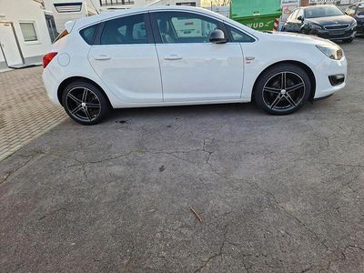 Gebraucht Opel Astra 120 PS (88 kW) 2014 Weiß Limousine
