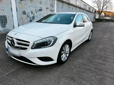 Gebraucht Mercedes A180 122 PS (89 kW) 2013 Weiß Limousine