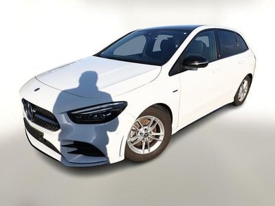 Mondsteingrau metallic Gebraucht 2022 Mercedes B200 Edition Van / Kleinbus | 28.476 € (Fairer Preis)