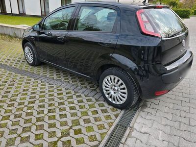 gebraucht Fiat Grande Punto 1.4 8v schwarz 4tür sehr guter Zustand wenig km